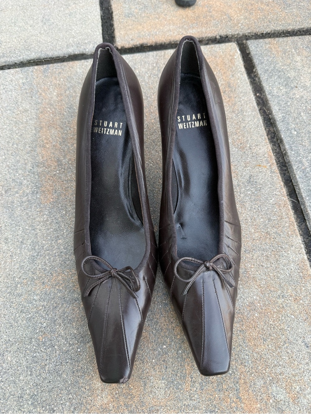 Stuart Weitzman Dark Brown Leather Pointed Toe Bow Pumps vintage 1990s